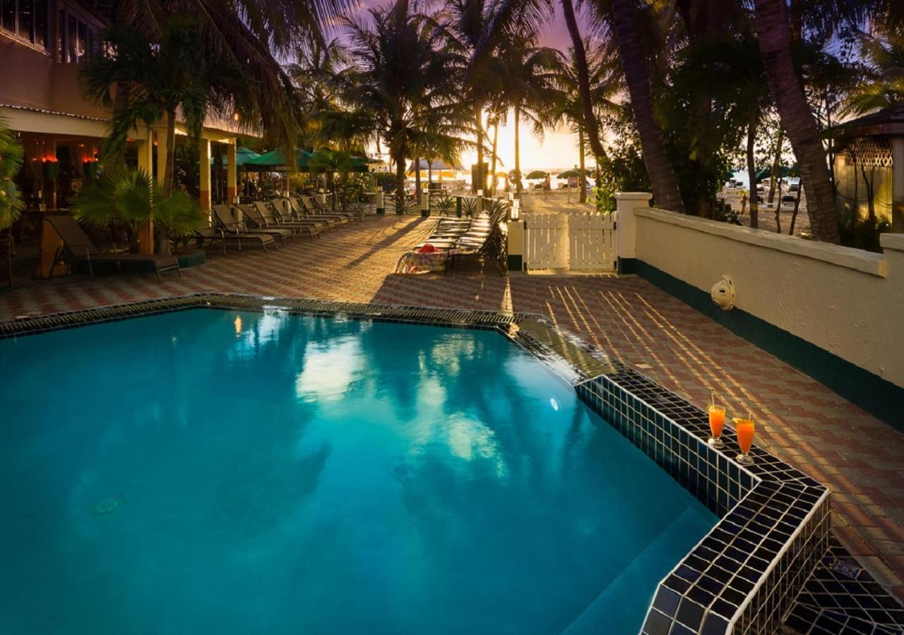 The Atrium Beach Resort And Spa, Ascend Hotel Collection Bahía de Simpson Exterior foto