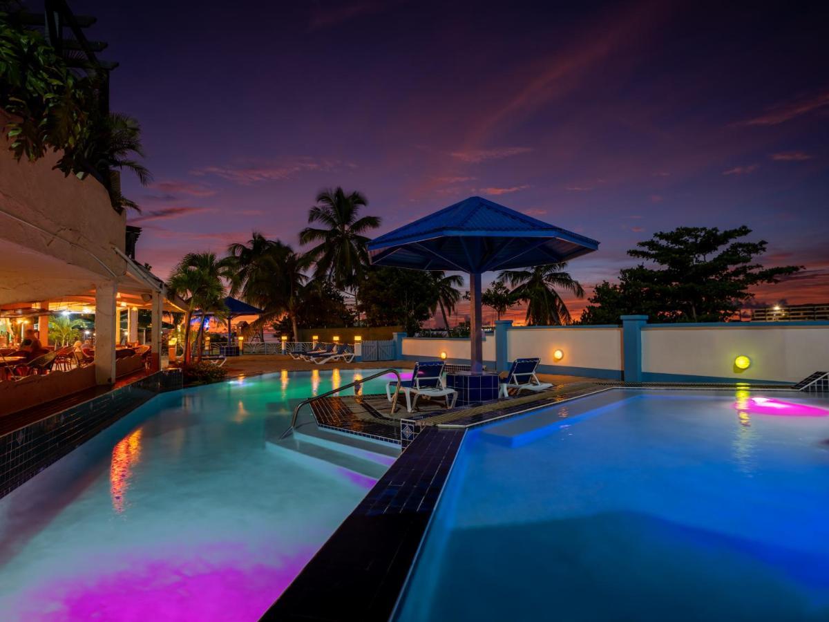 The Atrium Beach Resort And Spa, Ascend Hotel Collection Bahía de Simpson Exterior foto