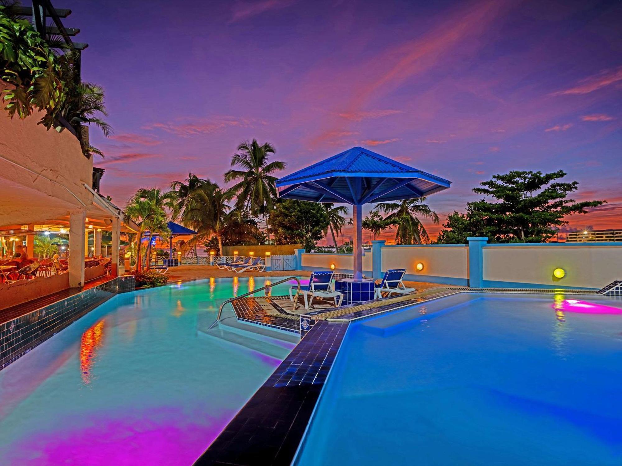 The Atrium Beach Resort And Spa, Ascend Hotel Collection Bahía de Simpson Exterior foto