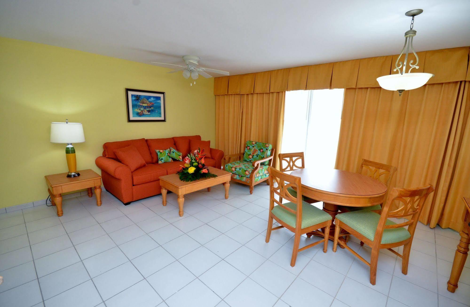 The Atrium Beach Resort And Spa, Ascend Hotel Collection Bahía de Simpson Exterior foto