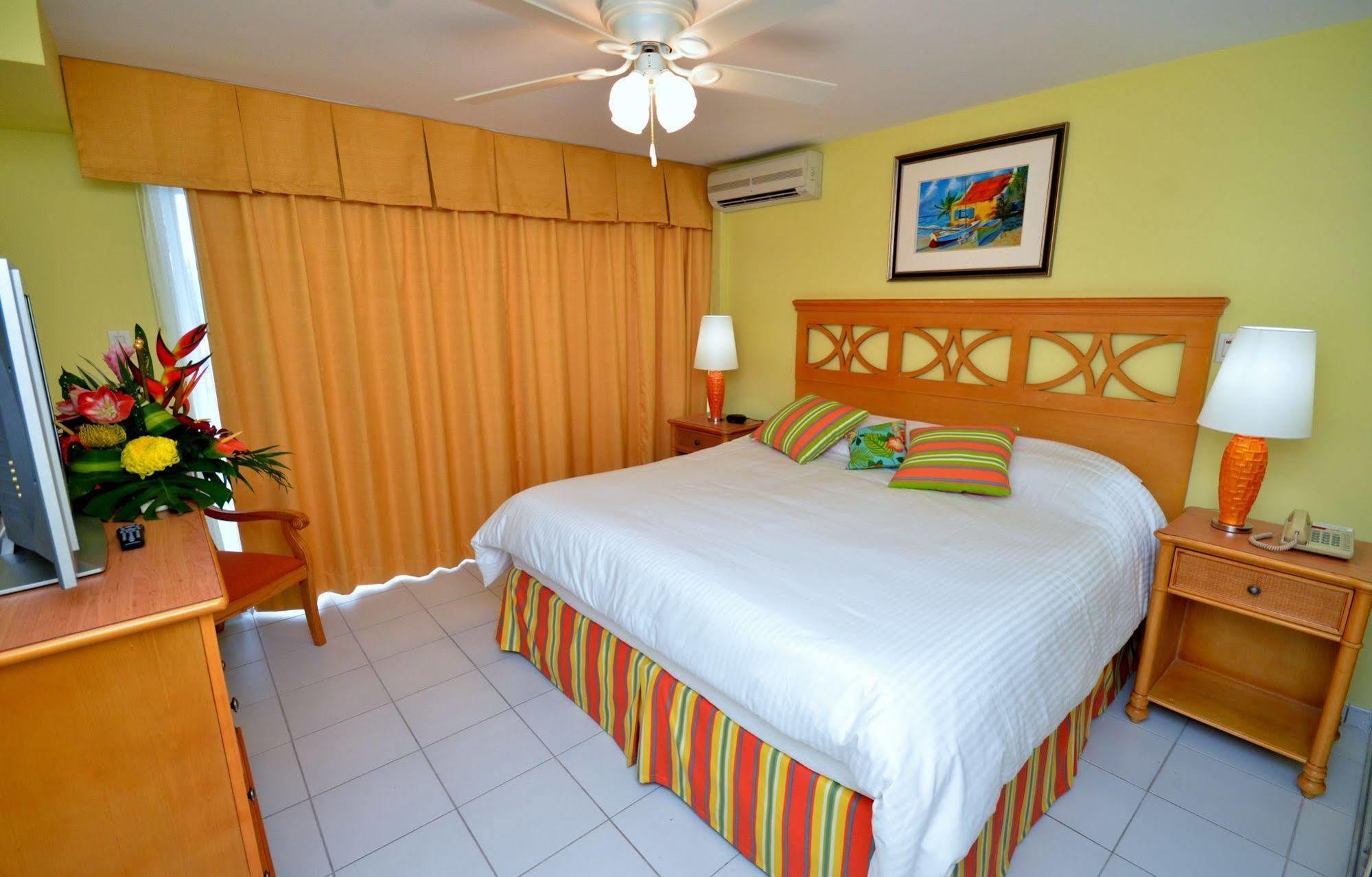 The Atrium Beach Resort And Spa, Ascend Hotel Collection Bahía de Simpson Exterior foto