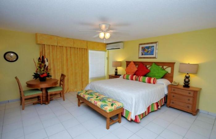 The Atrium Beach Resort And Spa, Ascend Hotel Collection Bahía de Simpson Exterior foto